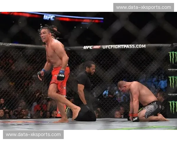 重炮与铁笼的终极乐章：凯恩vs桑托斯三战，那个重量级黄金时代的绝唱